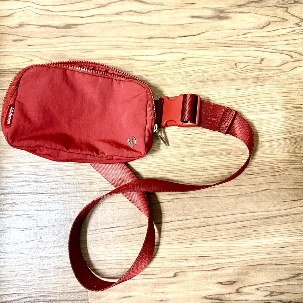 Lululemon Terra Orange 1L belt bag
